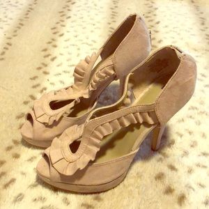 New ELLE beige suede peep toe heels size 7